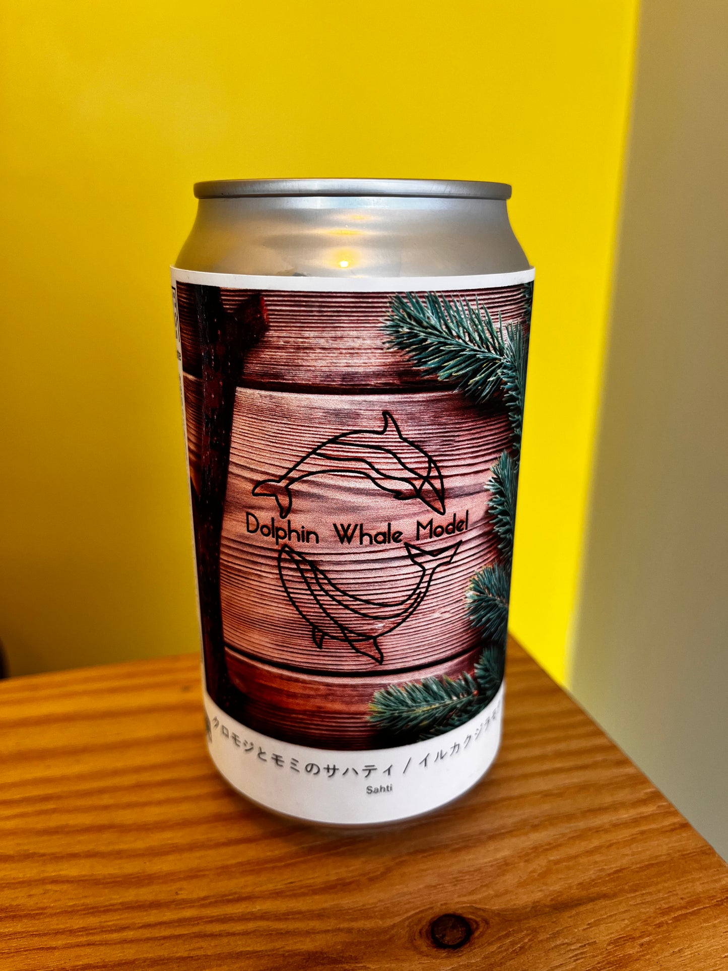 ISANABrewingの缶ビールクロモジとモミのサハティ イルカクジラモデル