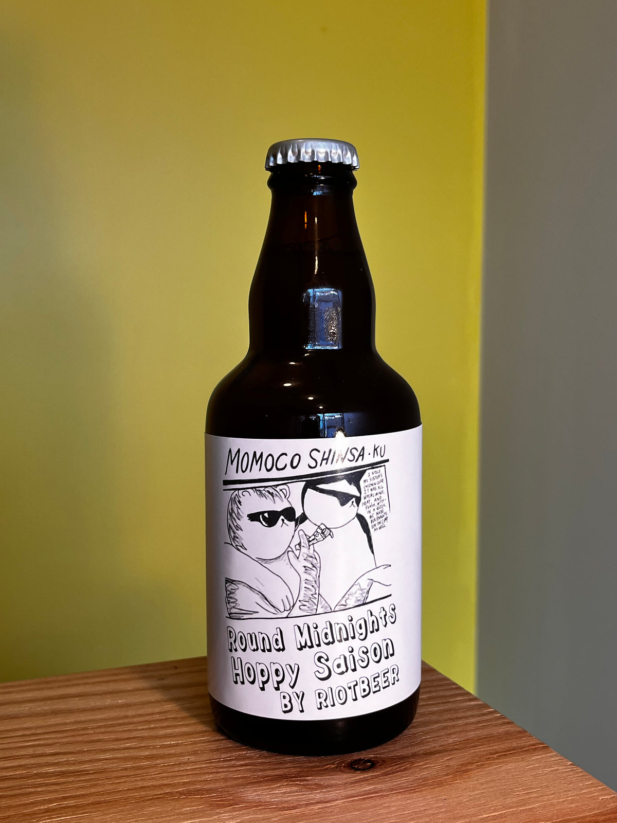 Riot Beerのボトルビール、Round Midnights Hoppy Saison